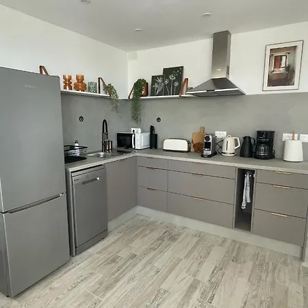 Apartament Apartamerica Garden - 150 Metres From The